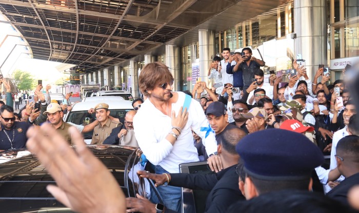 Shah Rukh Khan Arrives In Jaipur For IIFA 2025 Celebrations