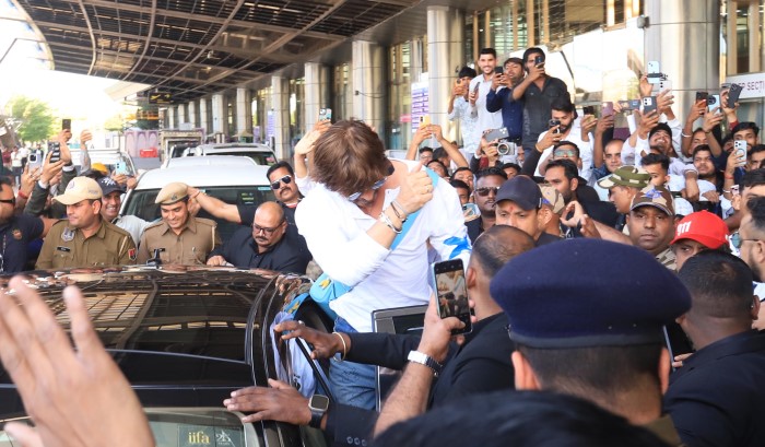 Shah Rukh Khan Arrives In Jaipur For IIFA 2025 Celebrations