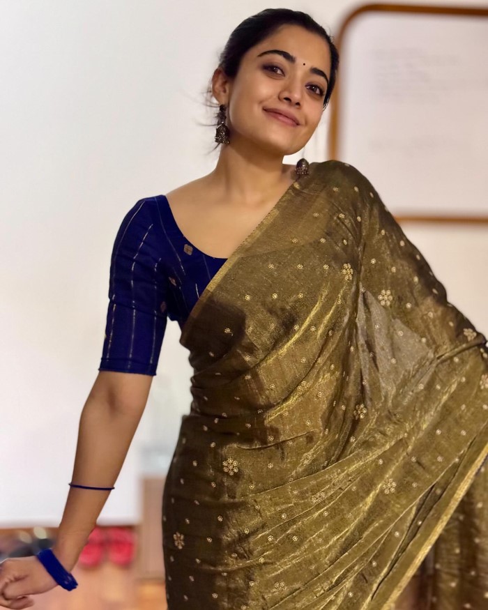 रश्मिका मंदाना ने अपने करियर की शुरुआत साउथ फिल्म इंडस्ट्री से की थी और आपको बता दें कि आज वह बॉलीवुड पर भी राज कर रही है