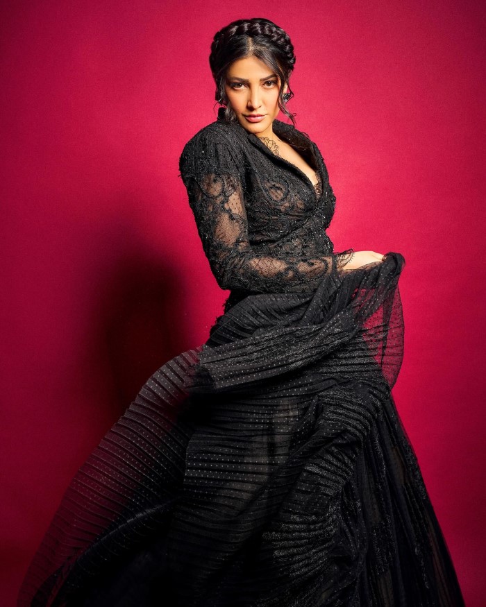 Shruti Haasan Stuns In An Exquisite Black Gown