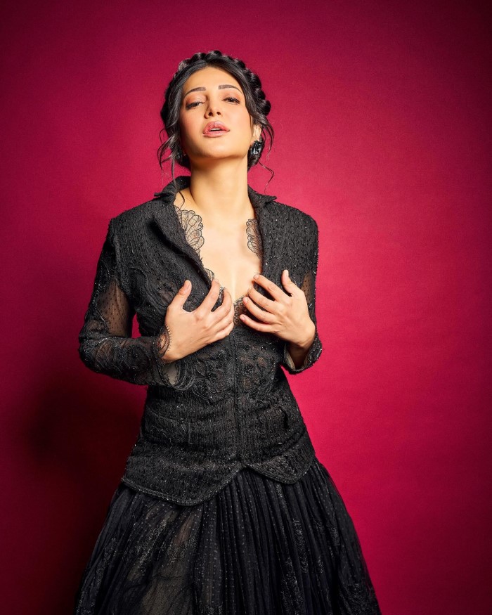 Shruti Haasan Stuns In An Exquisite Black Gown