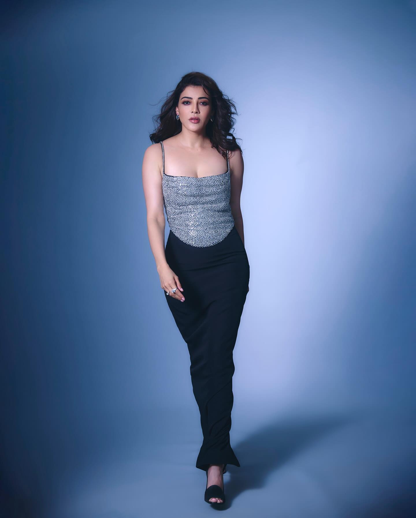 Sikandar Actress Kajal Aggarwal's Stunning Photoshoot – Glamorous Silver & Black Look