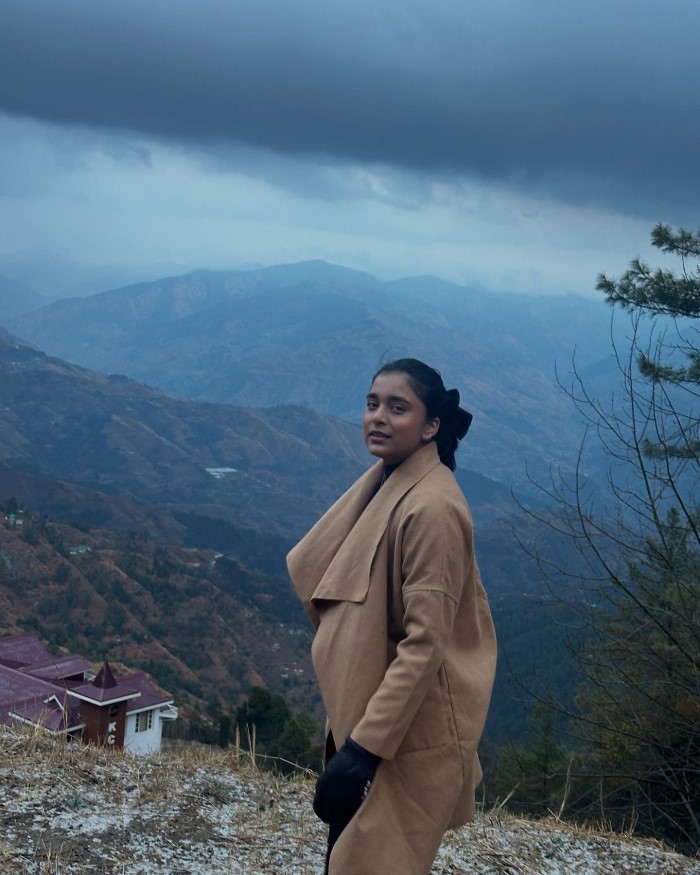 सुंबुल तौकीर खान टेलीविजन की एक मशहूर एक्ट्रेस है और आपको बता दें कि उन्होंने काफी बेहतरीन शोज में काम किया है