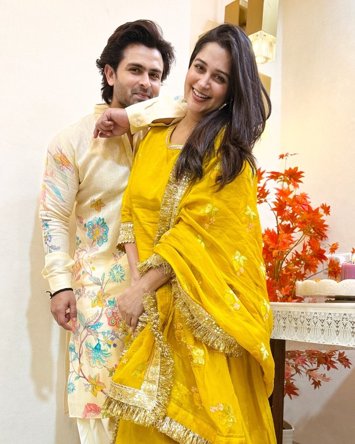 दीपिका कक्कड़ वैसे तो एक हिंदू परिवार से आती है लेकिन आपको बता दें कि शोएब इब्राहिम के साथ में शादी करने के बाद उन्होंने मुस्लिम धर्म अपना लिया था