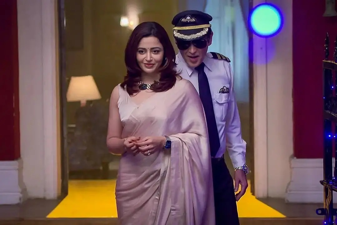 Sumbul Touqeer Khan To Shivangi Joshi These Tv Actresses Romanced Onscreen With Father Aged Actors