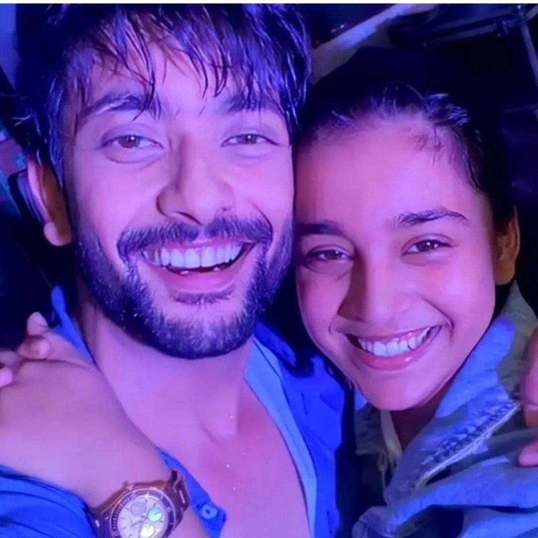 Sumbul Touqeer Khan To Shivangi Joshi These Tv Actresses Romanced Onscreen With Father Aged Actors