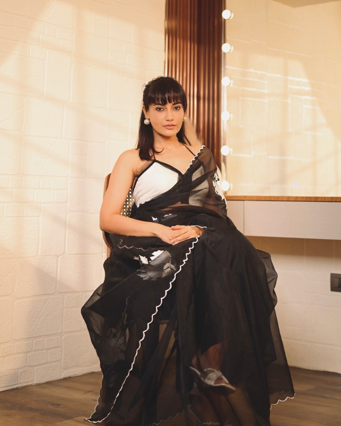 Surbhi Jyoti Dazzles In This Striking Saree Look.