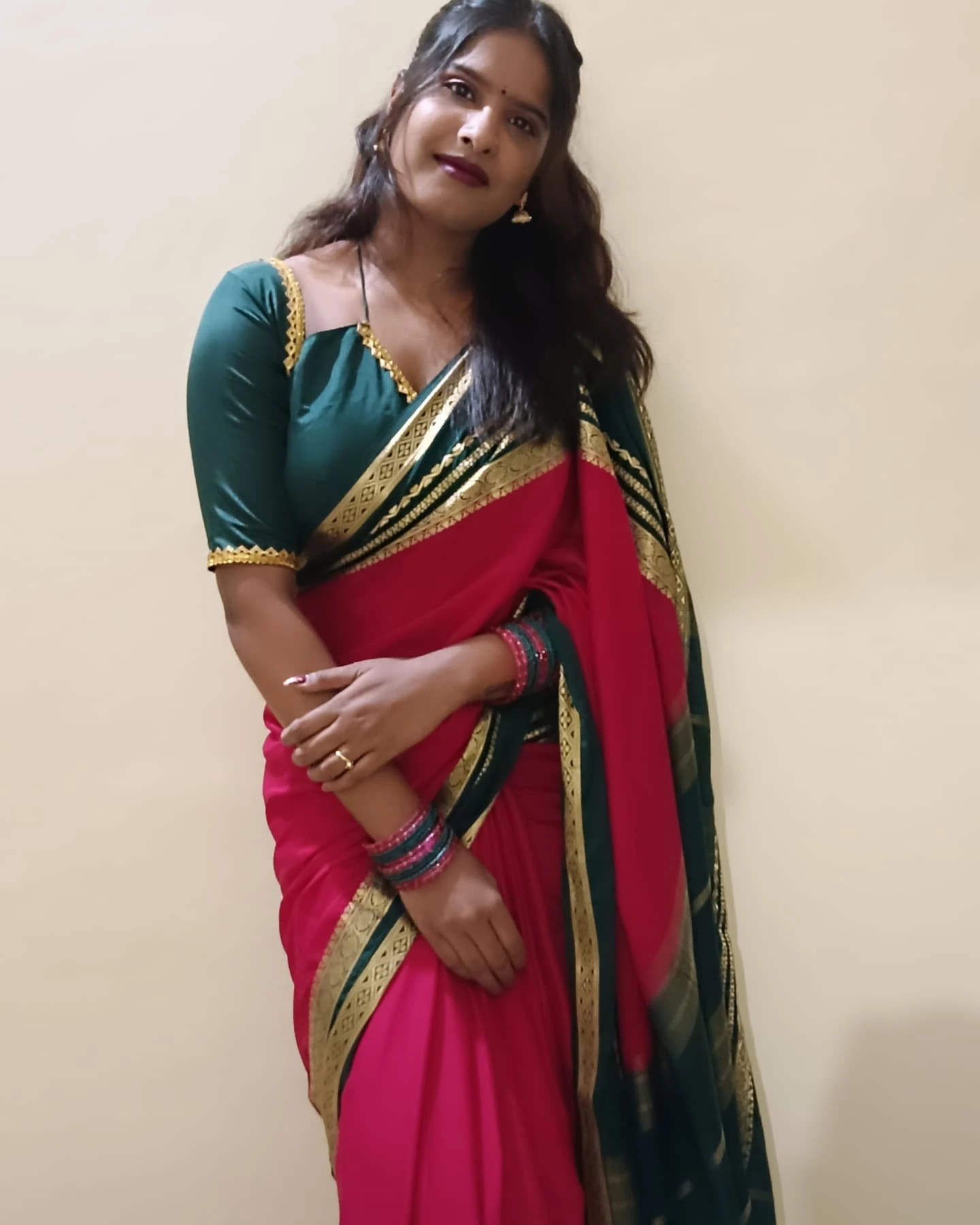 Tejashwini Prabhakar’s standout performance in Chaashni has established her as a rising star on Ullu App. Known for her ability to portray complex and layered characters, she has won accolades for her nuanced acting skills.
