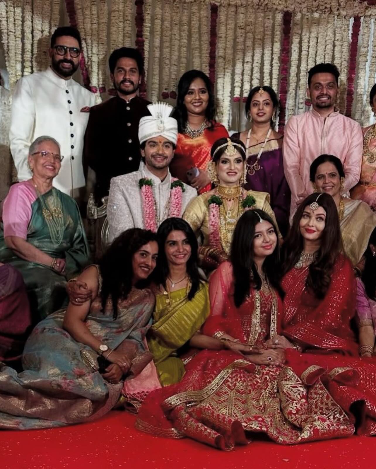 Aishwarya Rai And Abhishek Bachchan’s Family Wedding Appearance Goes Viral