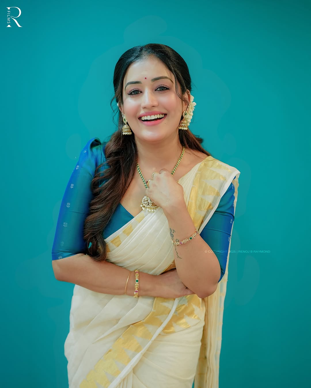 Anumol Anukutty Dazzles in Traditional White Saree Photoshoot