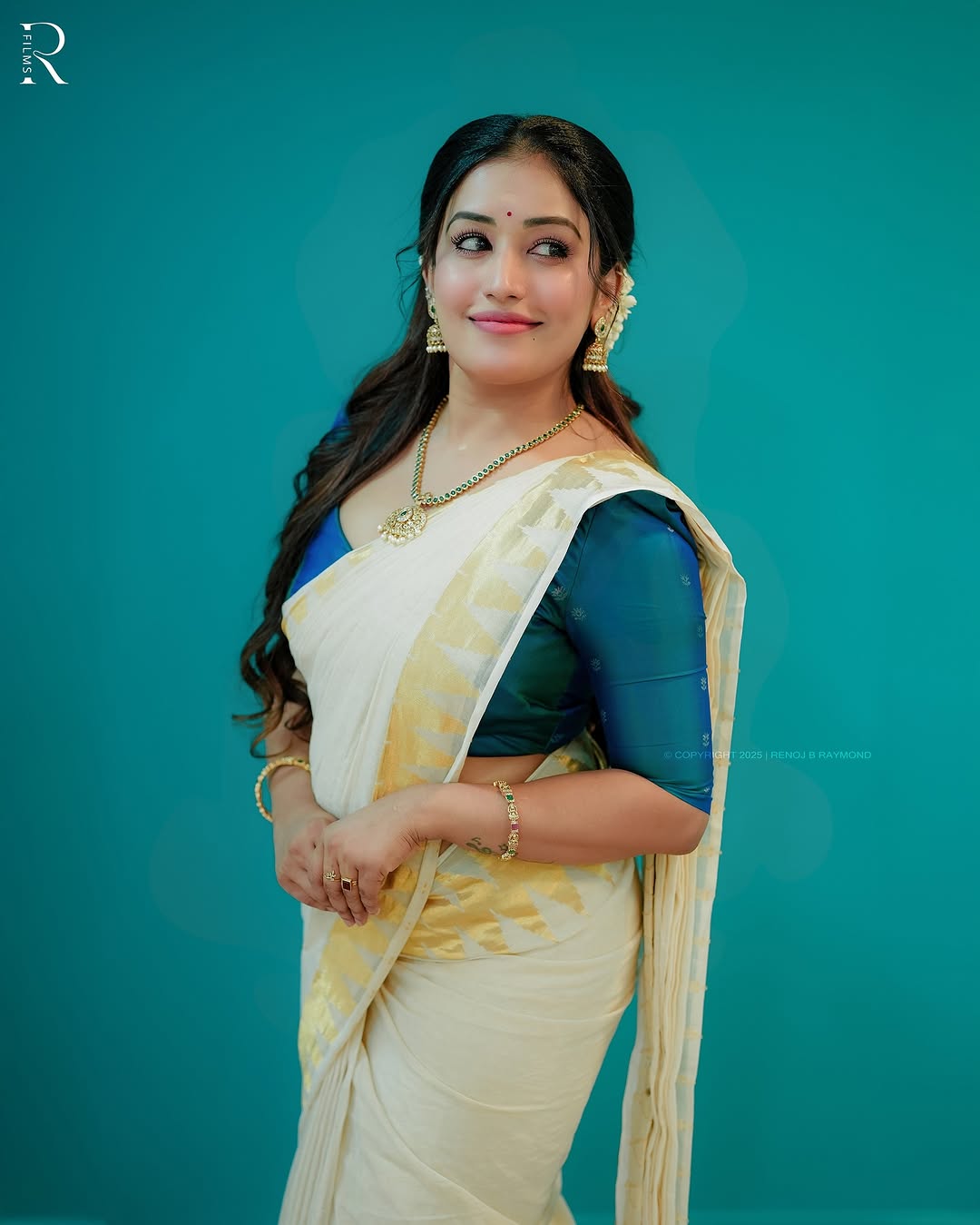 Anumol Anukutty Dazzles in Traditional White Saree Photoshoot
