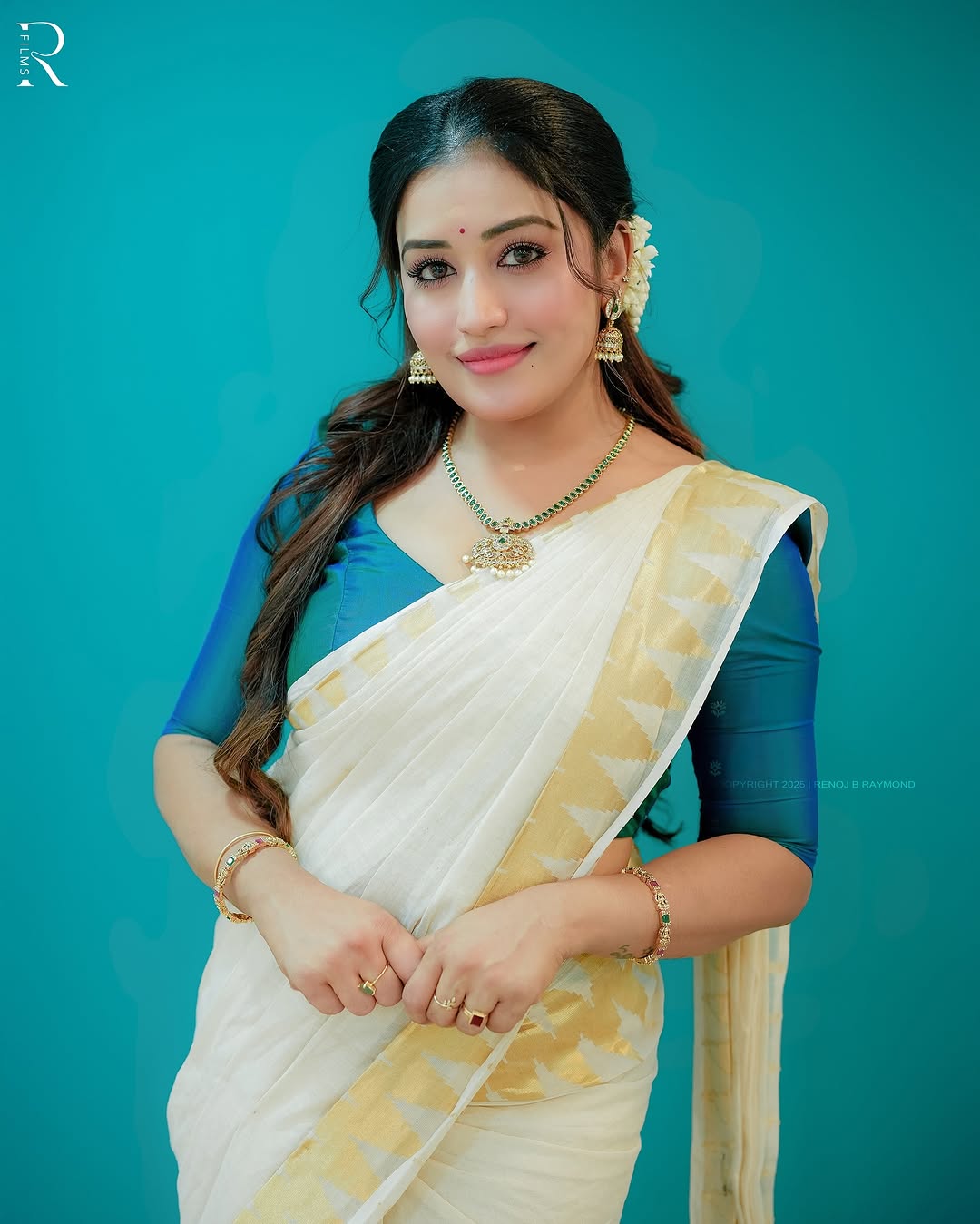 Anumol Anukutty Dazzles in Traditional White Saree Photoshoot