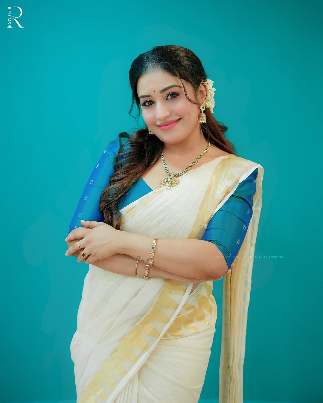 Anumol Anukutty Dazzles in Traditional White Saree Photoshoot