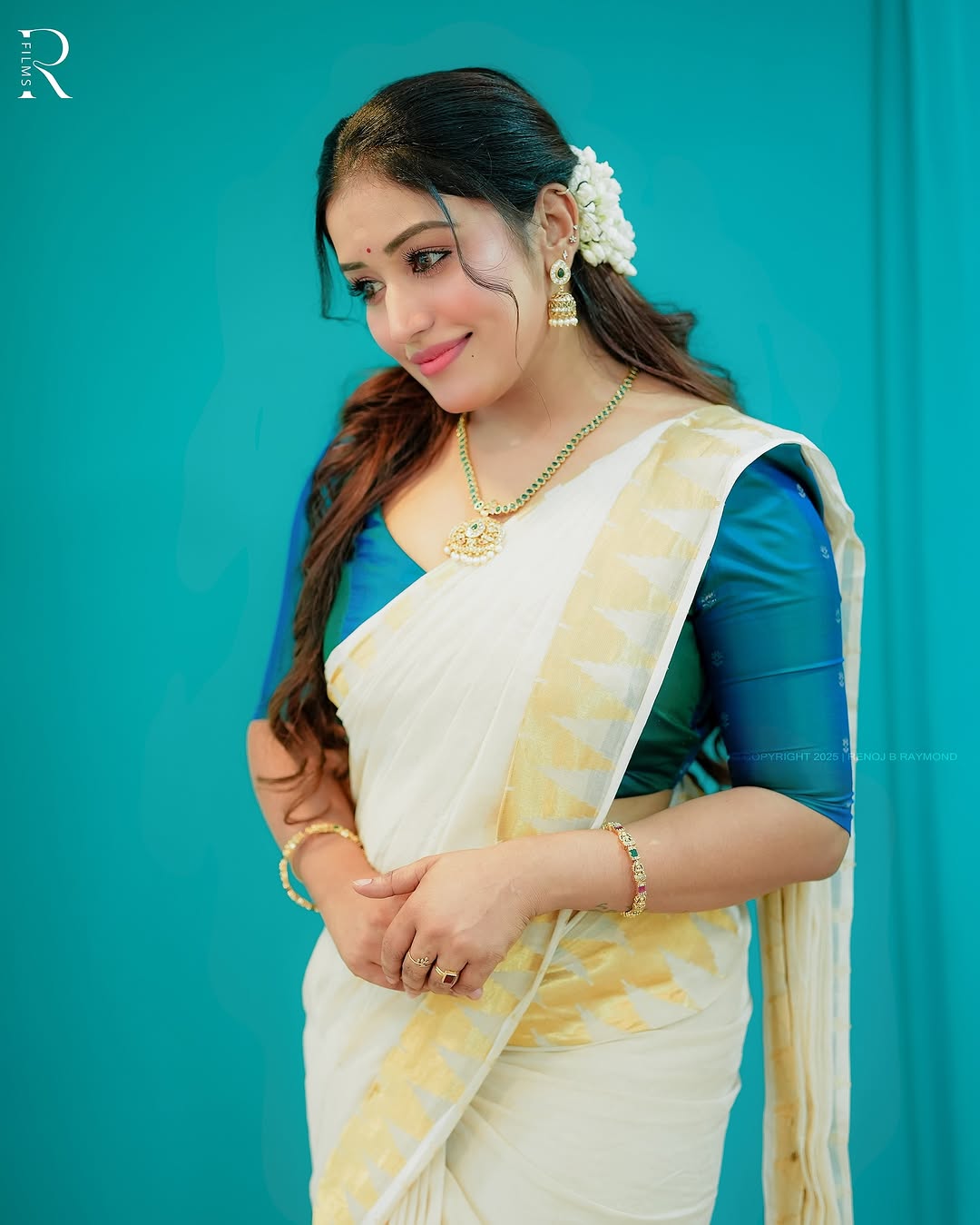 Anumol Anukutty Dazzles in Traditional White Saree Photoshoot