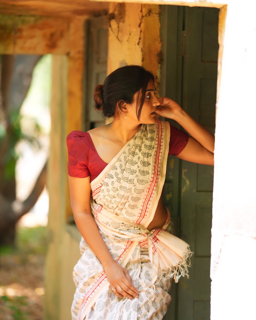 Eesha Rebba Glamourous Photoshoot