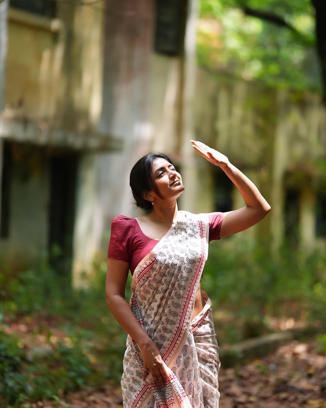 Eesha Rebba Glamourous Photoshoot