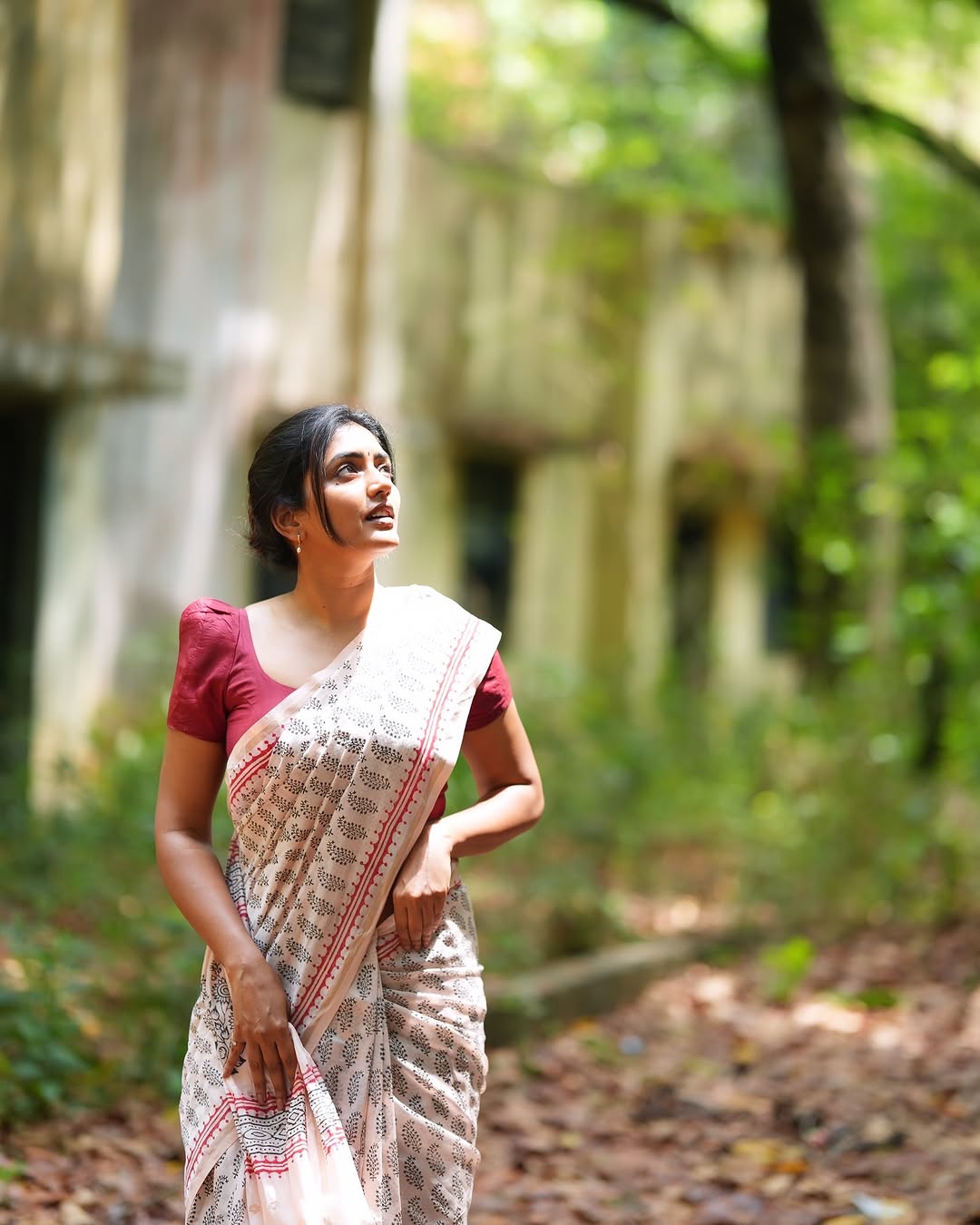 Eesha Rebba Glamourous Photoshoot