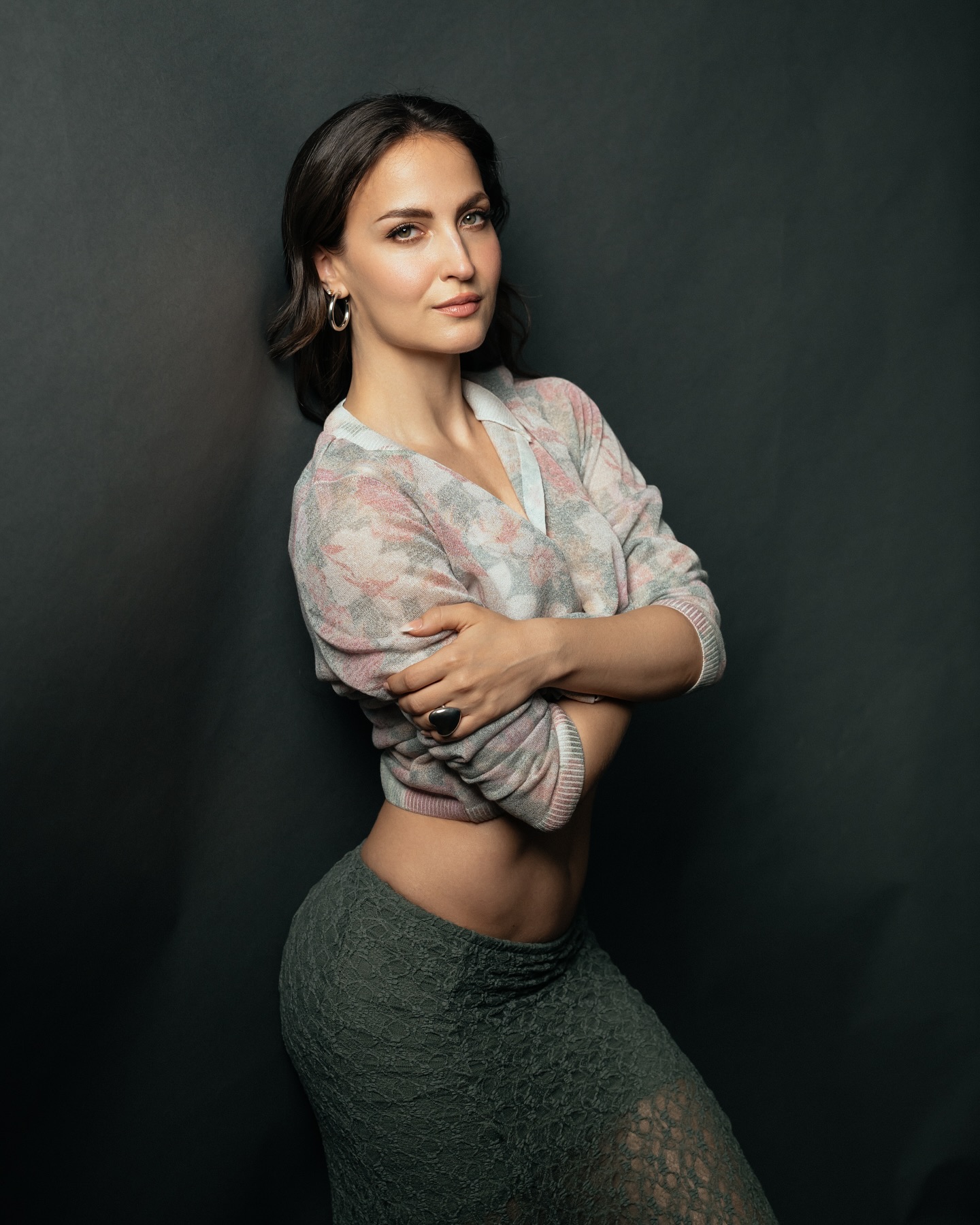 Elli Avram stuns in a floral-patterned cardigan paired with a green skirt.