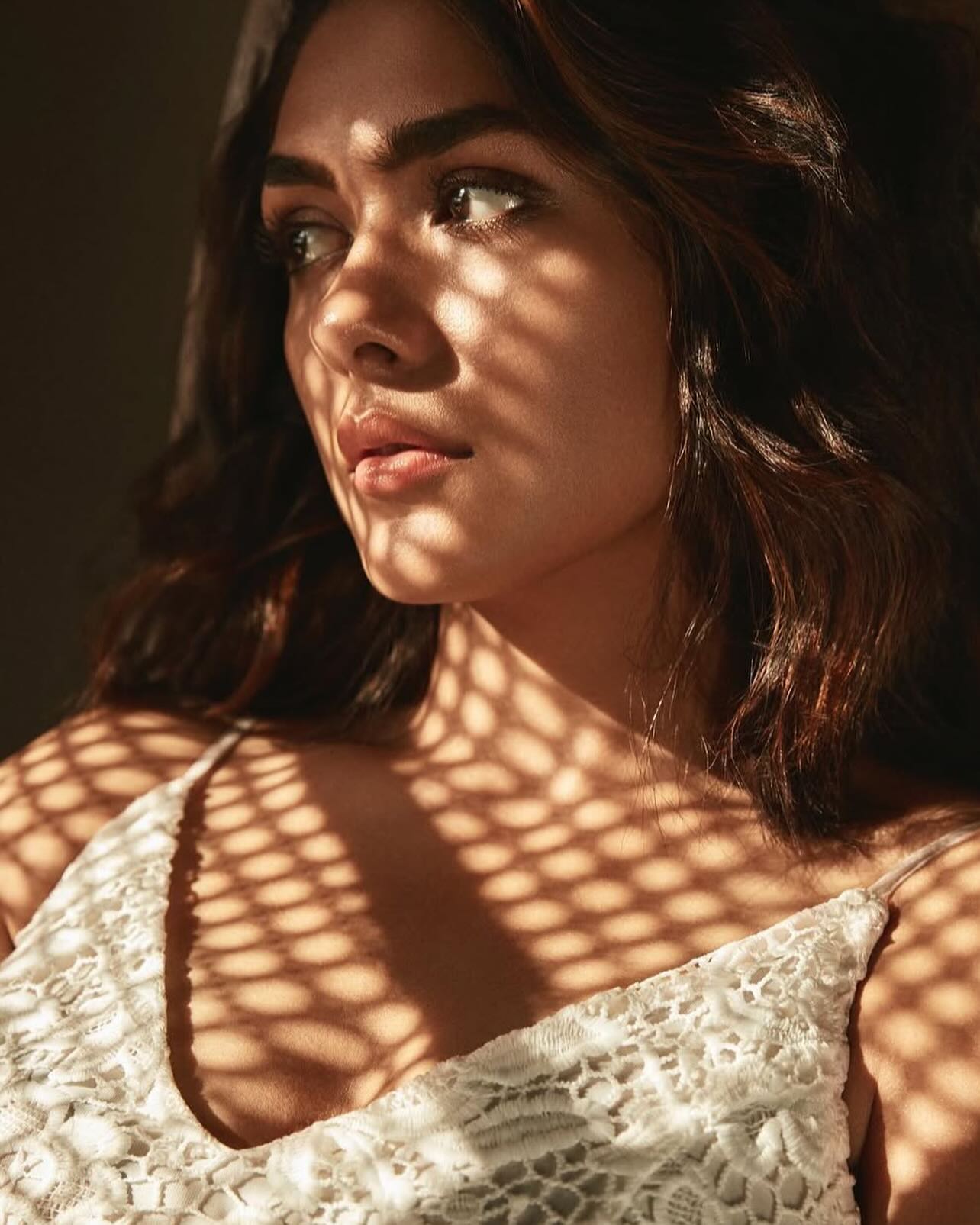 Mrunal Thakur’s Stunning Looks That Redefine Glamour