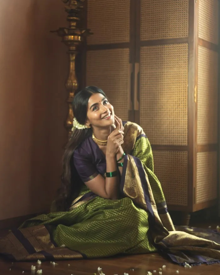Pooja Hegde Shines Her Traditional Elegance With Green Saree