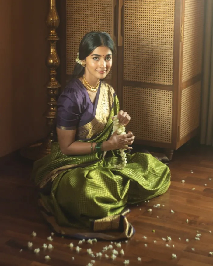 Pooja Hegde Shines Her Traditional Elegance With Green Saree