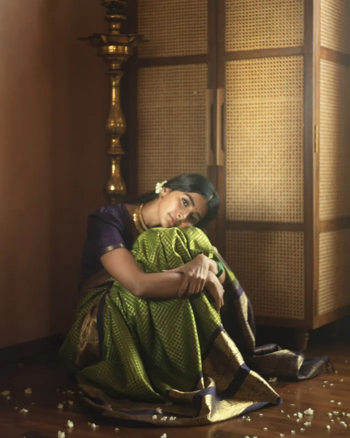 Pooja Hegde Shines Her Traditional Elegance With Green Saree
