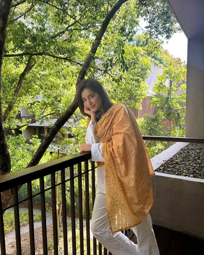 Raashii Khanna Glows In No-Makeup Look During Nature Retreat, Fans Can't Get Enough
