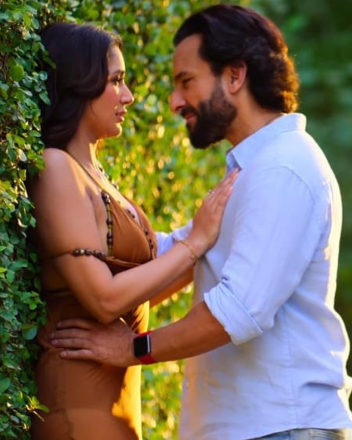 Saif Ali Khan & Nikita Dutta’s Electrifying Chemistry In Jewel Thief’s Song 