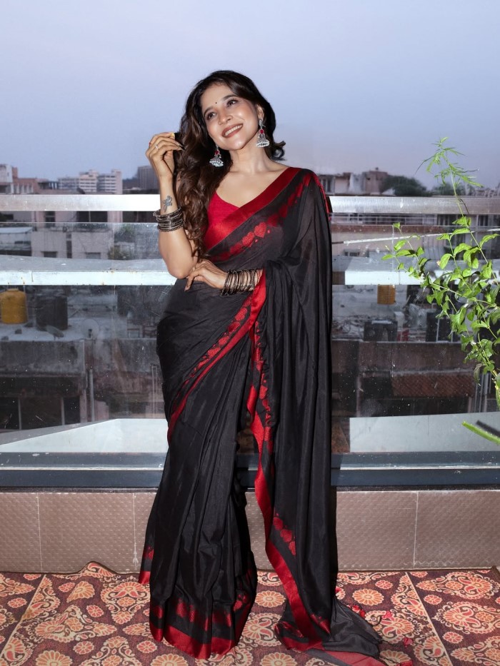 Sakshi Agarwal Stunning In Black Saree With Bold Red Accents