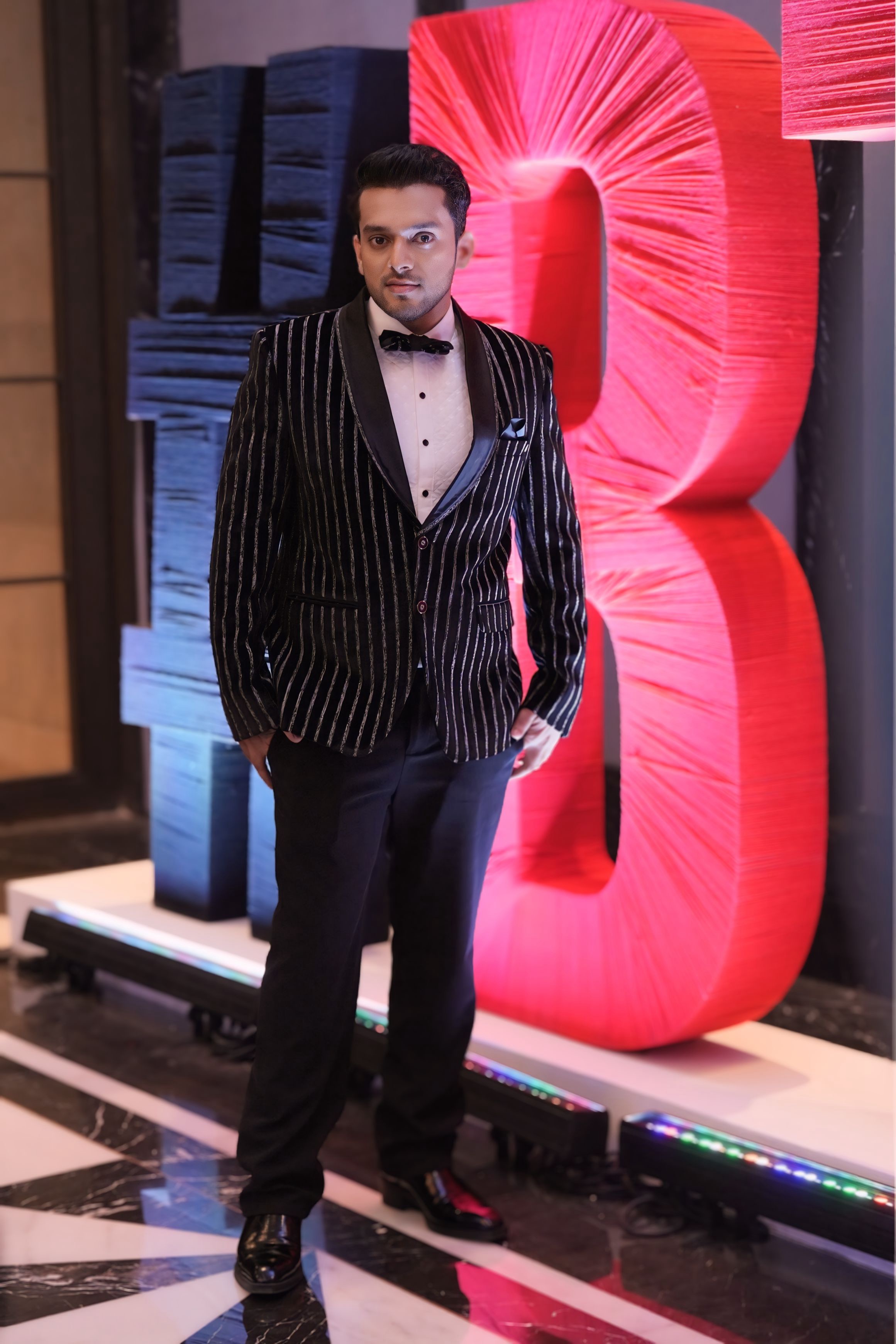 Shailesh Ramugade, the striking doppelgänger of Bollywood icon Salman Khan, has set the fashion world ablaze at the Bombay Times Fashion Week.