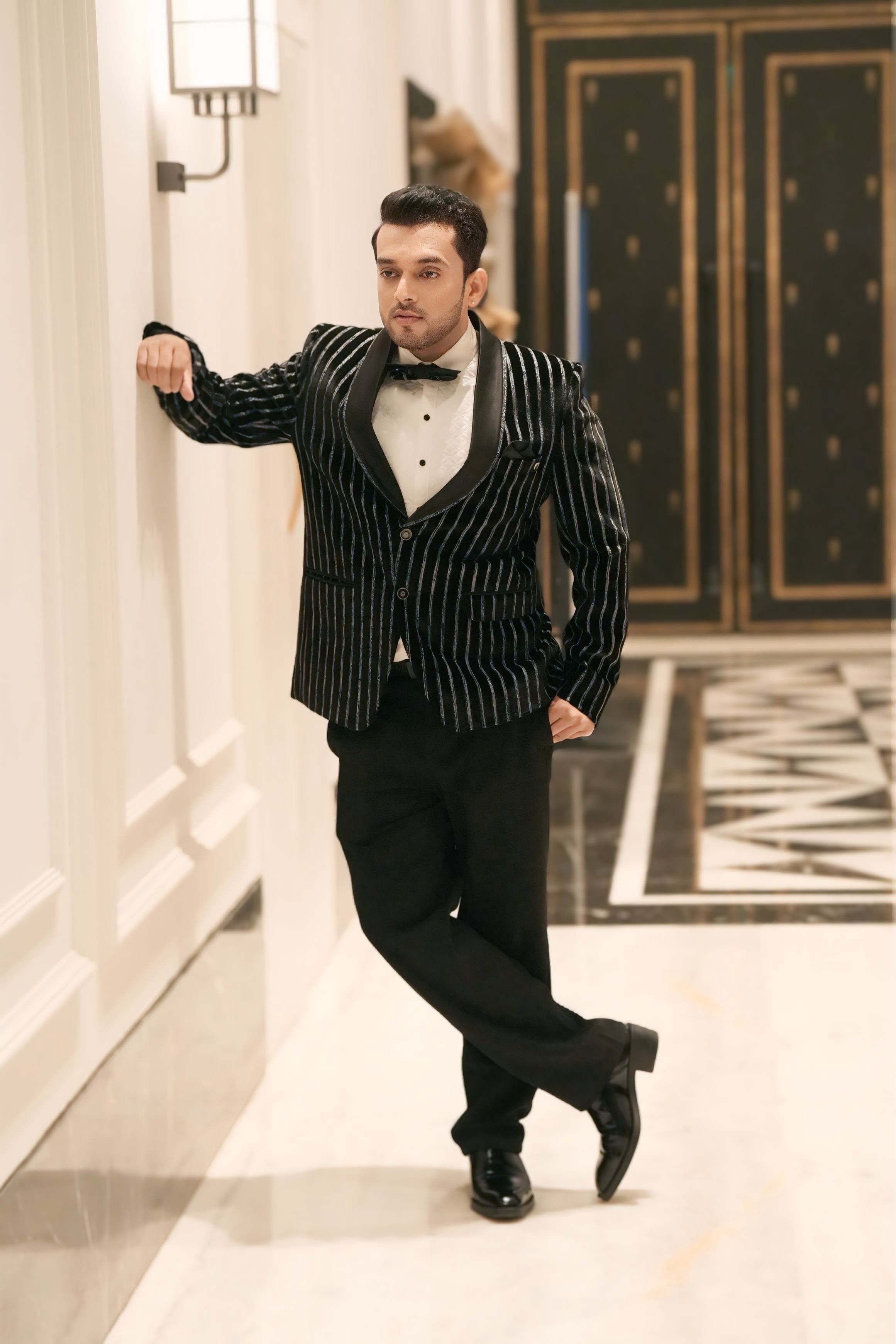 Shailesh Ramugade, the striking doppelgänger of Bollywood icon Salman Khan, has set the fashion world ablaze at the Bombay Times Fashion Week.