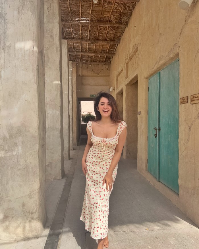 Shirley Setia: Embracing Elegance Amidst Rustic Beauty