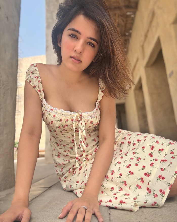 Shirley Setia: Embracing Elegance Amidst Rustic Beauty