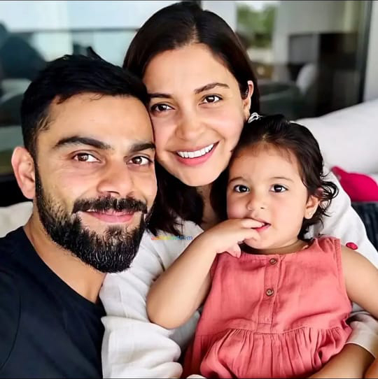 Virat Kohli’s & Anushka Sharma Photos With Little Girl Goes Viral On Internet !! Is It Vamika’s First Face Reveal?