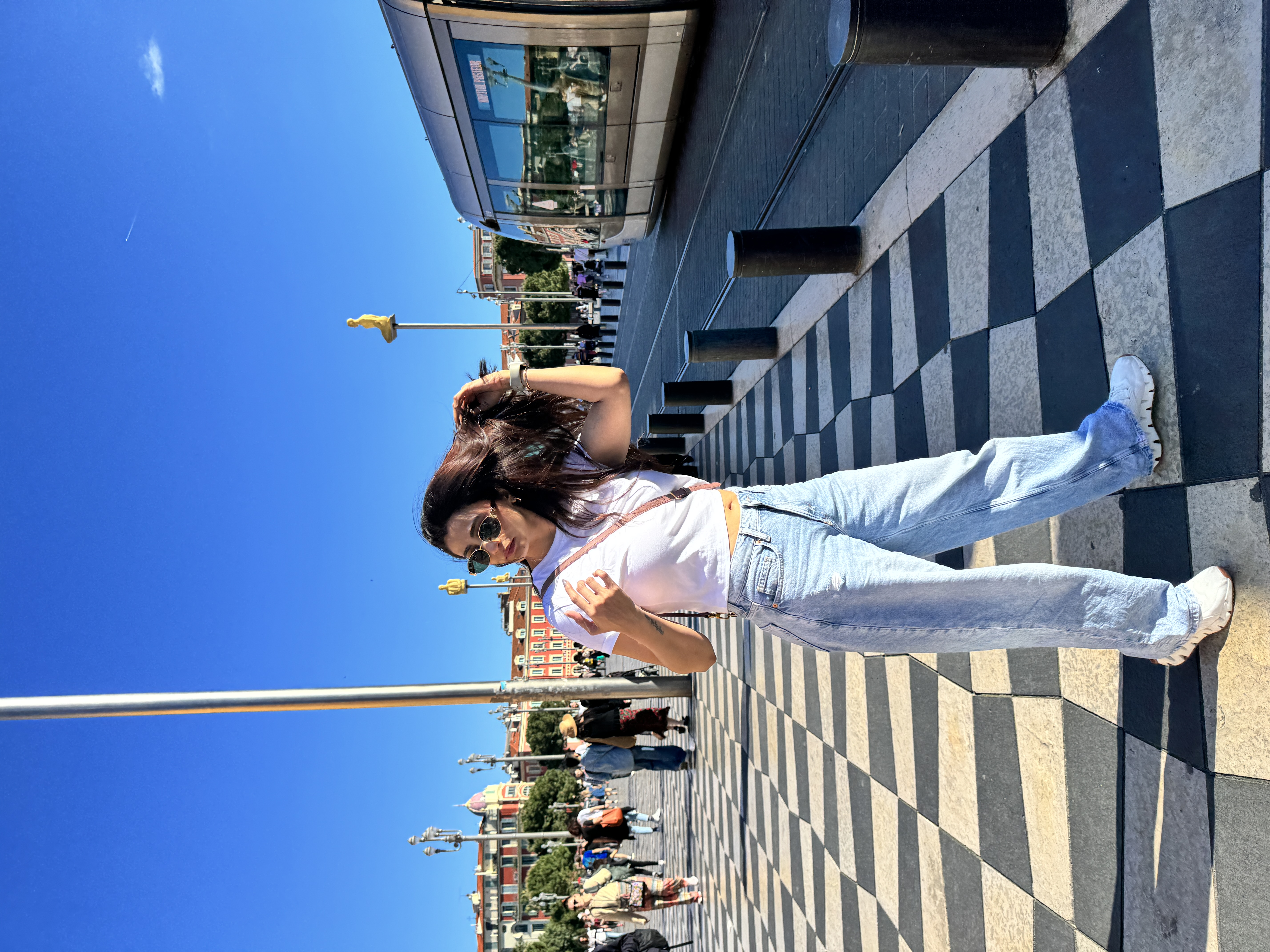 Daisy Shah Looks Stunning In Casual Chic Look As She Shoots For Her Next In France