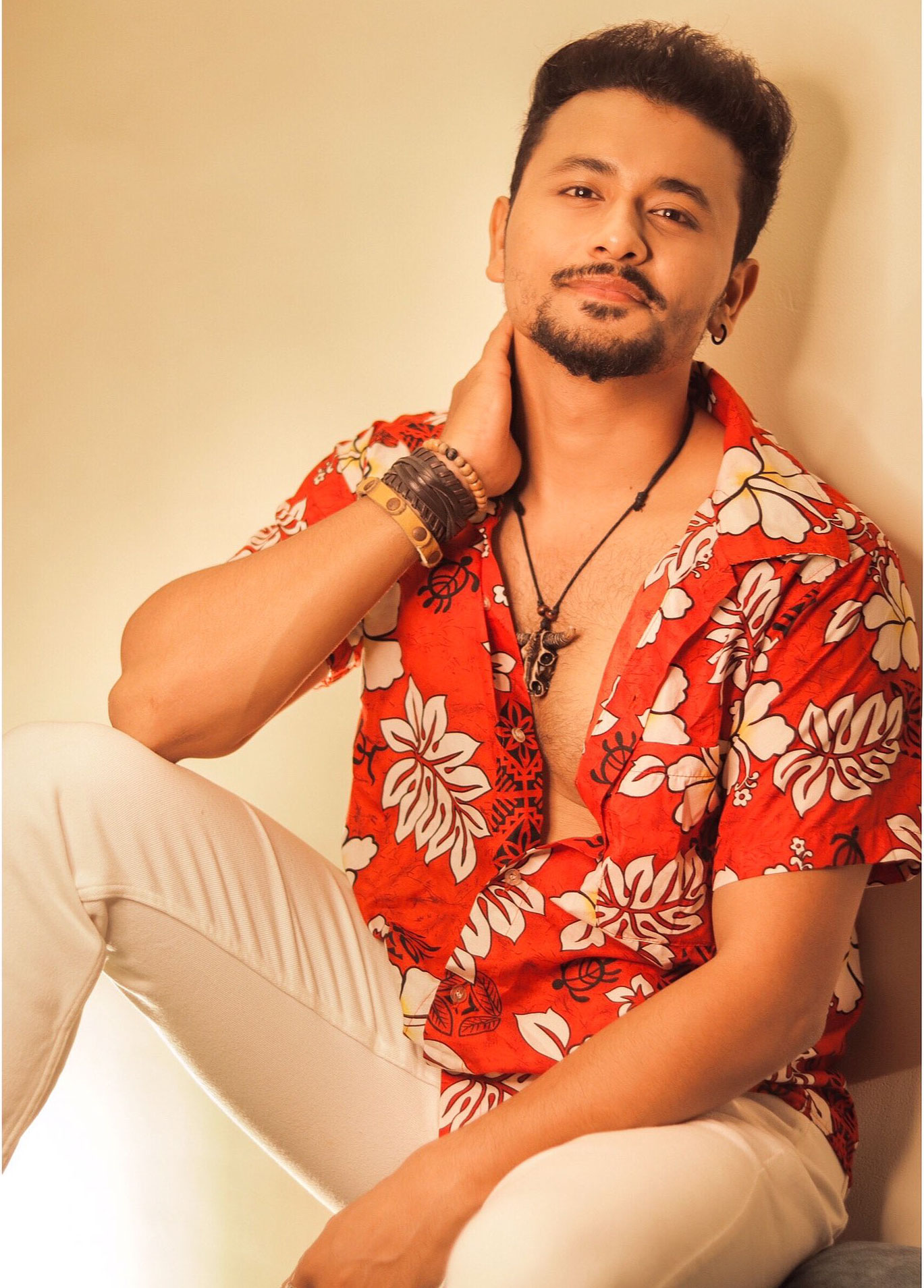 Rahul Bhoj Known for his association with reality shows and entertainment journalism, Rahul Bhoj is a familiar face in the industry. His participation in House Arrest is expected to bring engaging interactions and interesting twists.