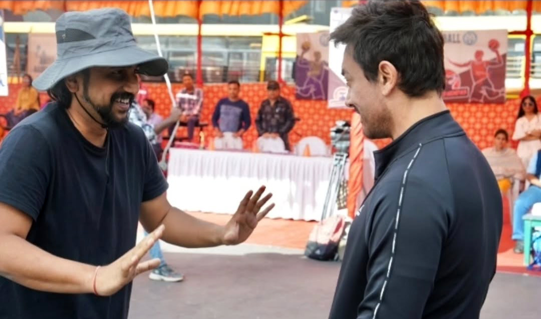 Action before the action — R.S. Prasanna guiding Aamir through a pivotal scene setup
