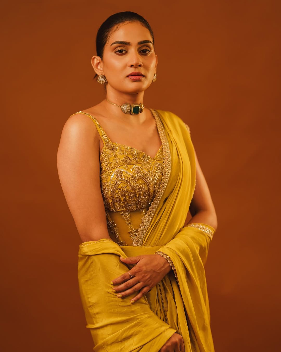 Slaying in yellow so fierce, even the sun applied for a makeover–she’s not just glowing, she’s glam-blazing