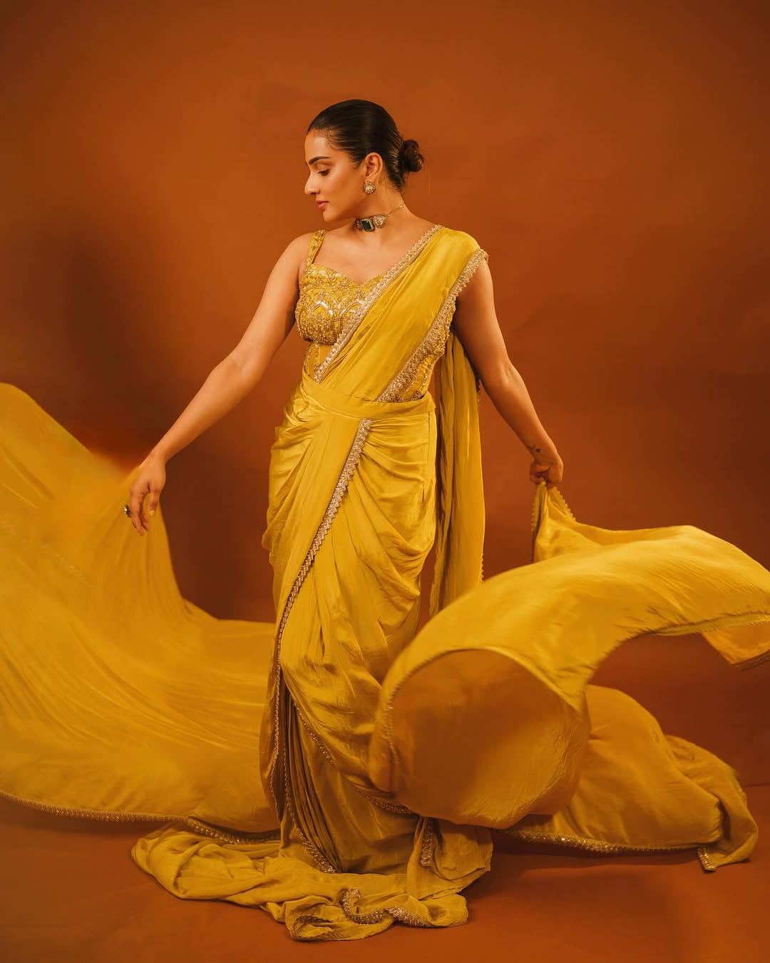 Looking so royal, even sunbeams are bowing down–call it couture with solar power