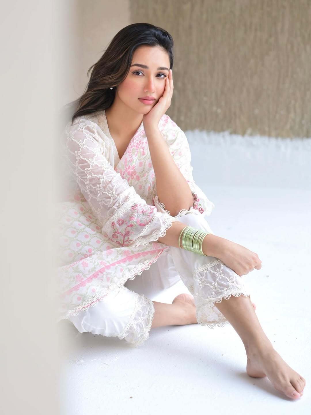 Akanksha Sharma is the picture of stylish serenity–decked in elegance, flaunting bangles, and giving “effortlessly fabulous” with just the right hint of sass