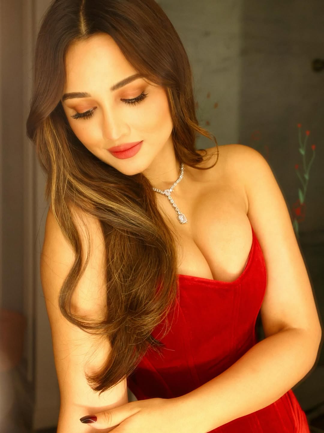 Red never looked this radiant–Akanksha Sharma blends elegance and attitude with effortless grace