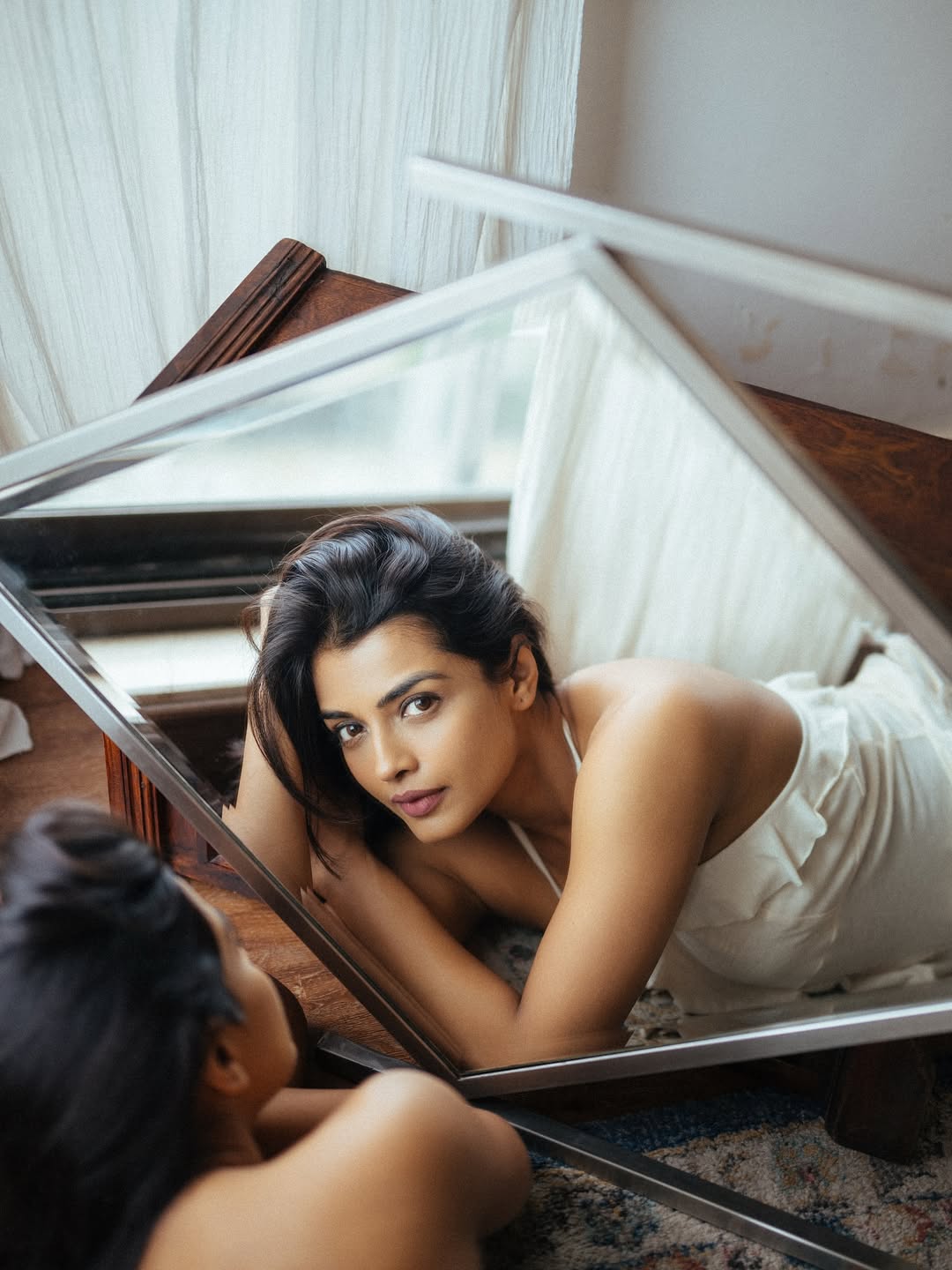 Ashna Zaveri proves that confidence is the best accessory–serving looks so sharp, even the mirror paused to admire.