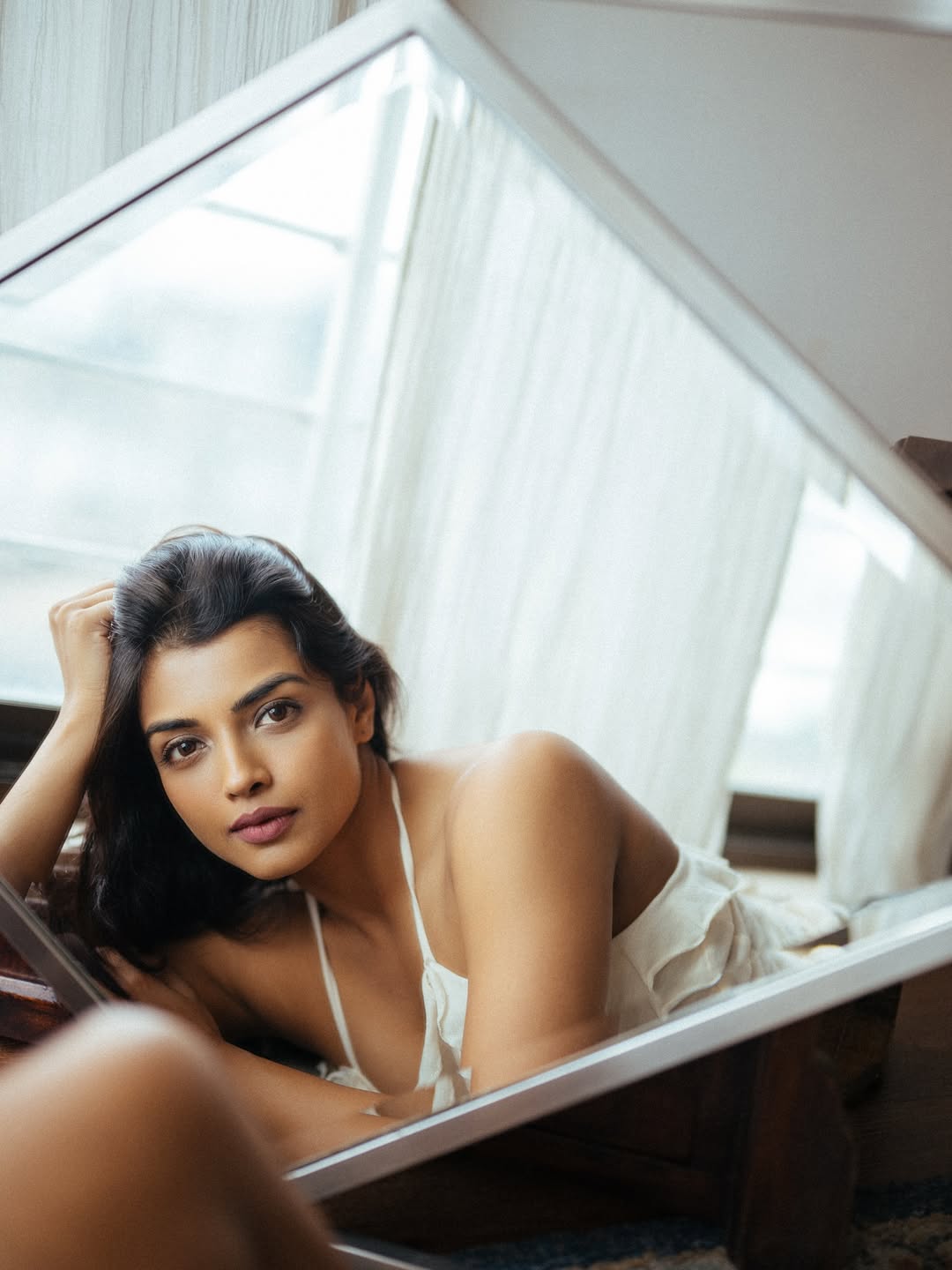 Ashna Zaveri doesn’t just check the mirror–she owns it. Serving elegance, confidence, and runway-ready flair in one flawless glance.