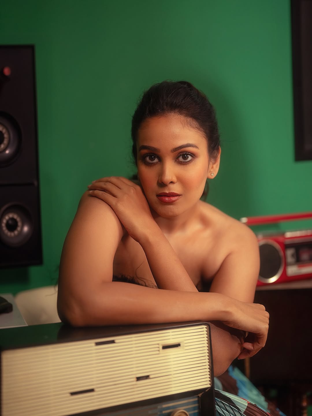 Chandini Tamilarasan proving you don’t need a top to be on top-confidence, charisma, and couture collide