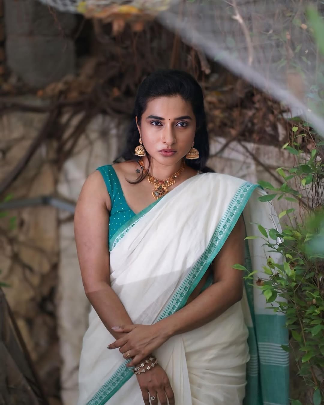 Dr. Ramya’s fashion is so smooth, even the current took notes-effortless grace with a ripple of bold