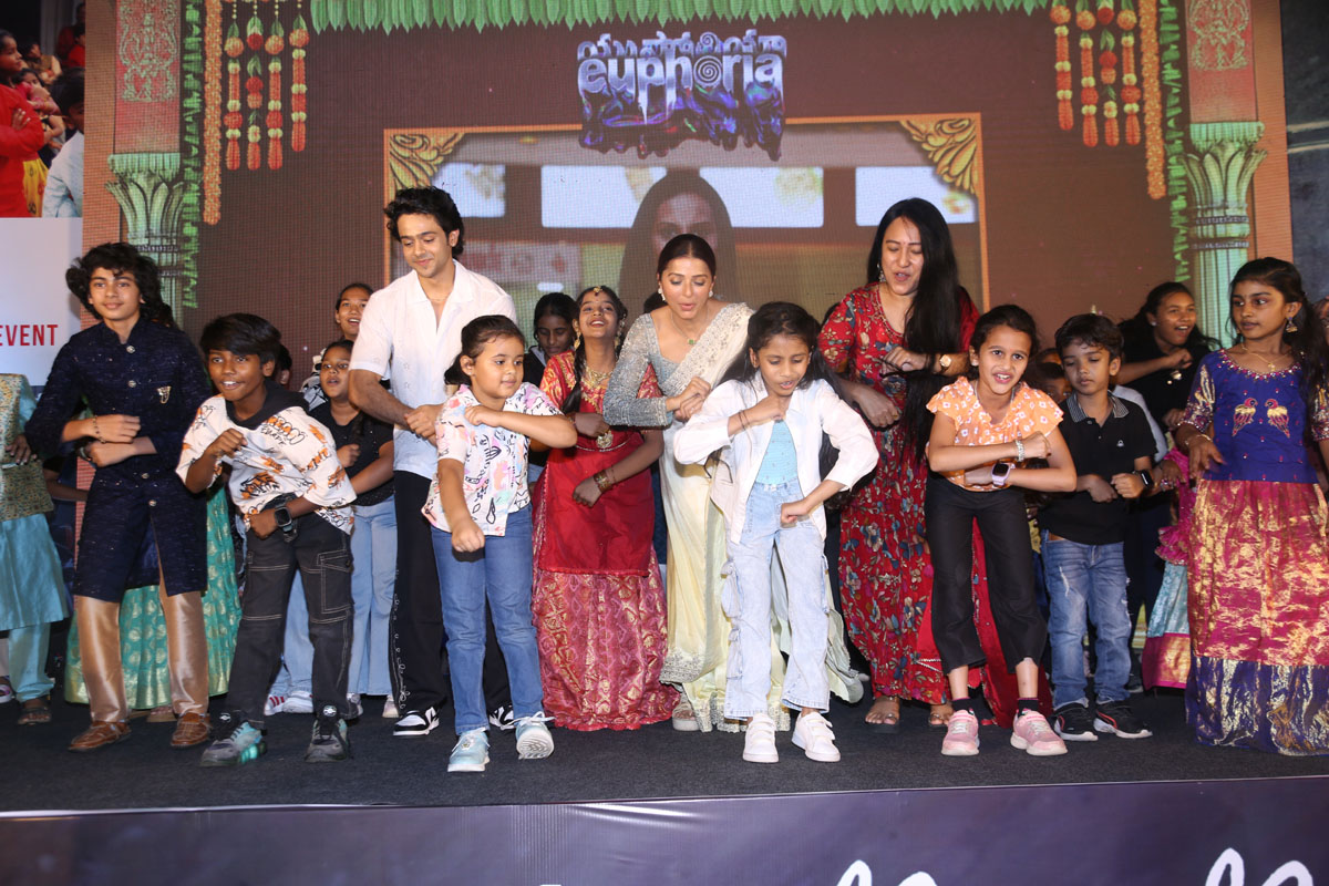 Lead stars Bhumika Chawla and Vignesh Gavireddy joined the children on stage, dancing and cheering them on in a heartwarming and spontaneous moment