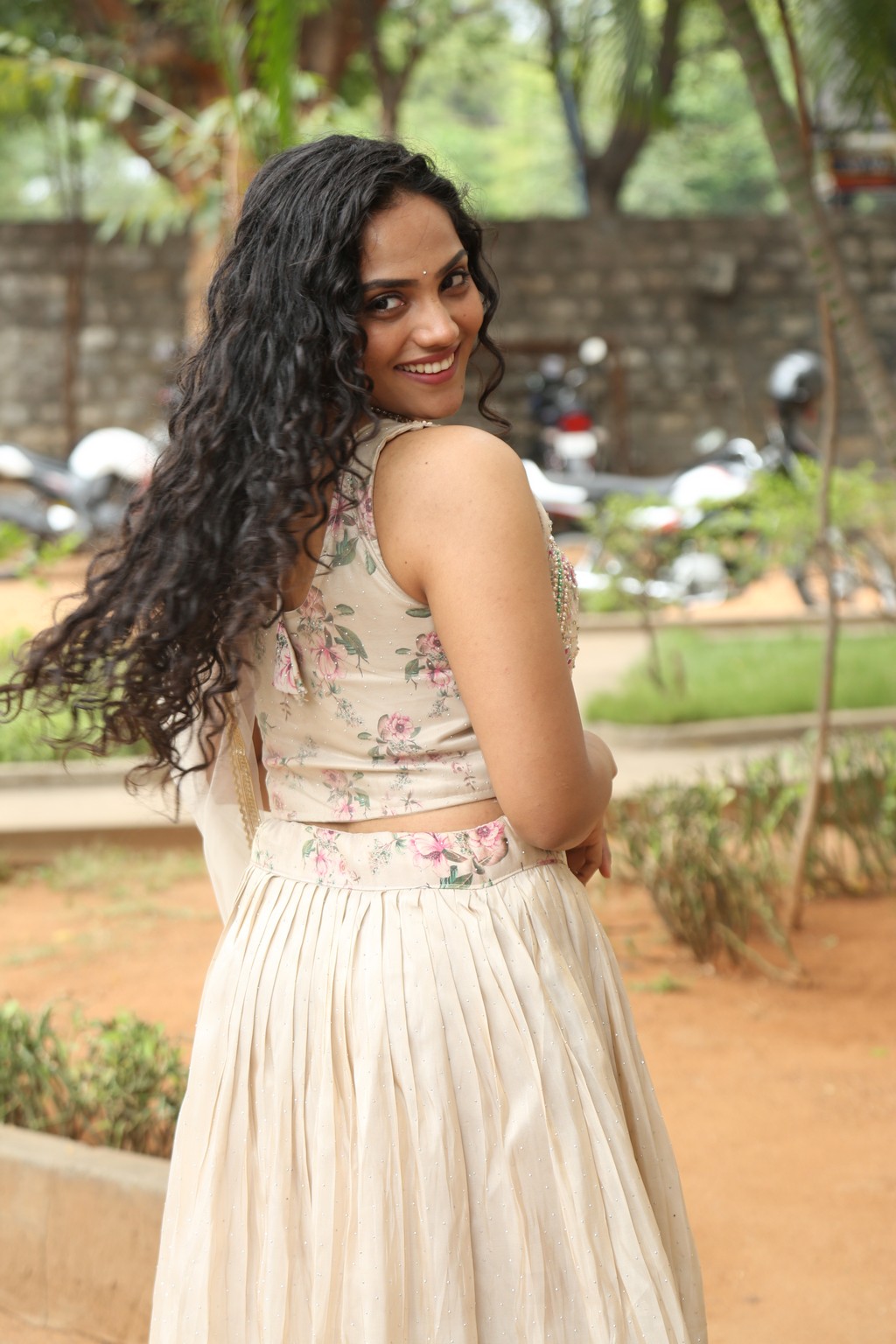 She’s serving ‘understated glam’ with a side of ‘oops, I stole the spotlight again’-Hasitha makes subtle look like a power move