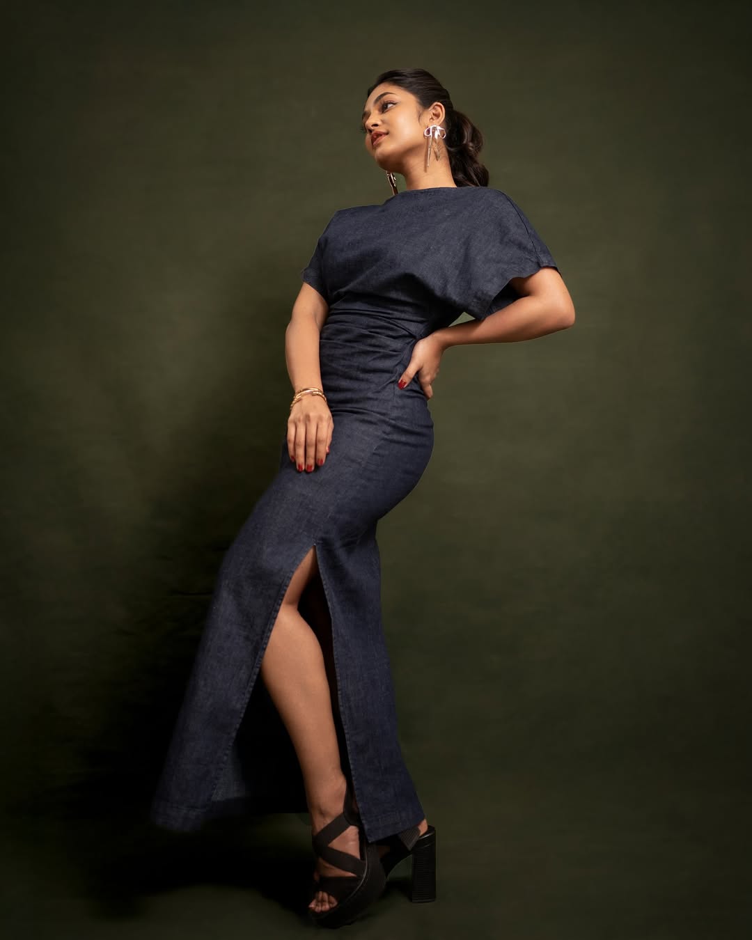 Ivana brings runway attitude to denim–casually slaying with a slit that adds just the right amount of stylish drama