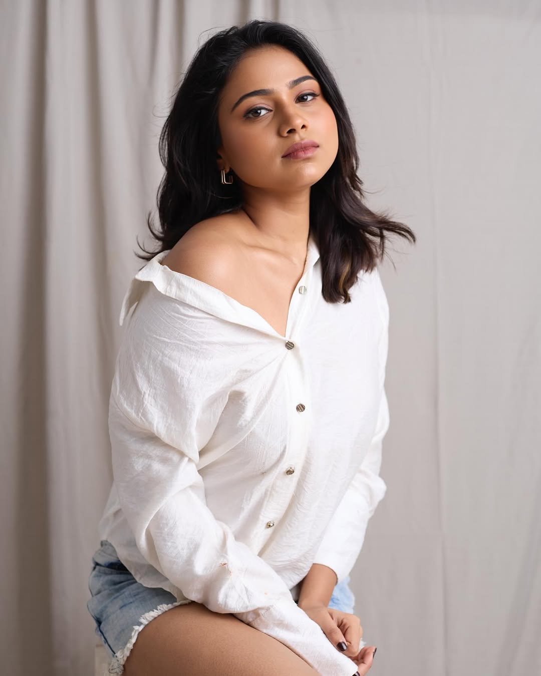 Jovita Livingston blends off-shoulder charm with bold attitude–serving cool, confident, and just the right hint of rebellious edge