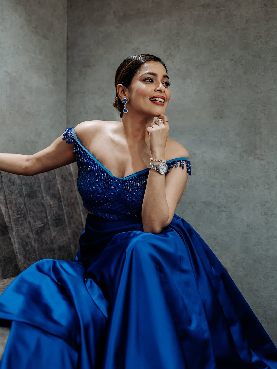 When Kiki rocks royal blue, it’s less ‘outfit of the day’ and more ‘bow down, peasants